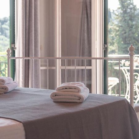 Ilia'S Holiday Home Peritheia Esterno foto