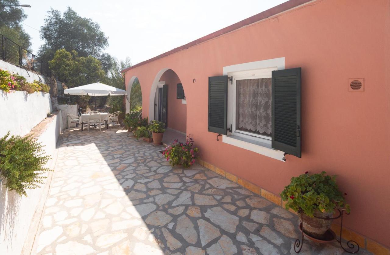 Ilia'S Holiday Home Peritheia Esterno foto