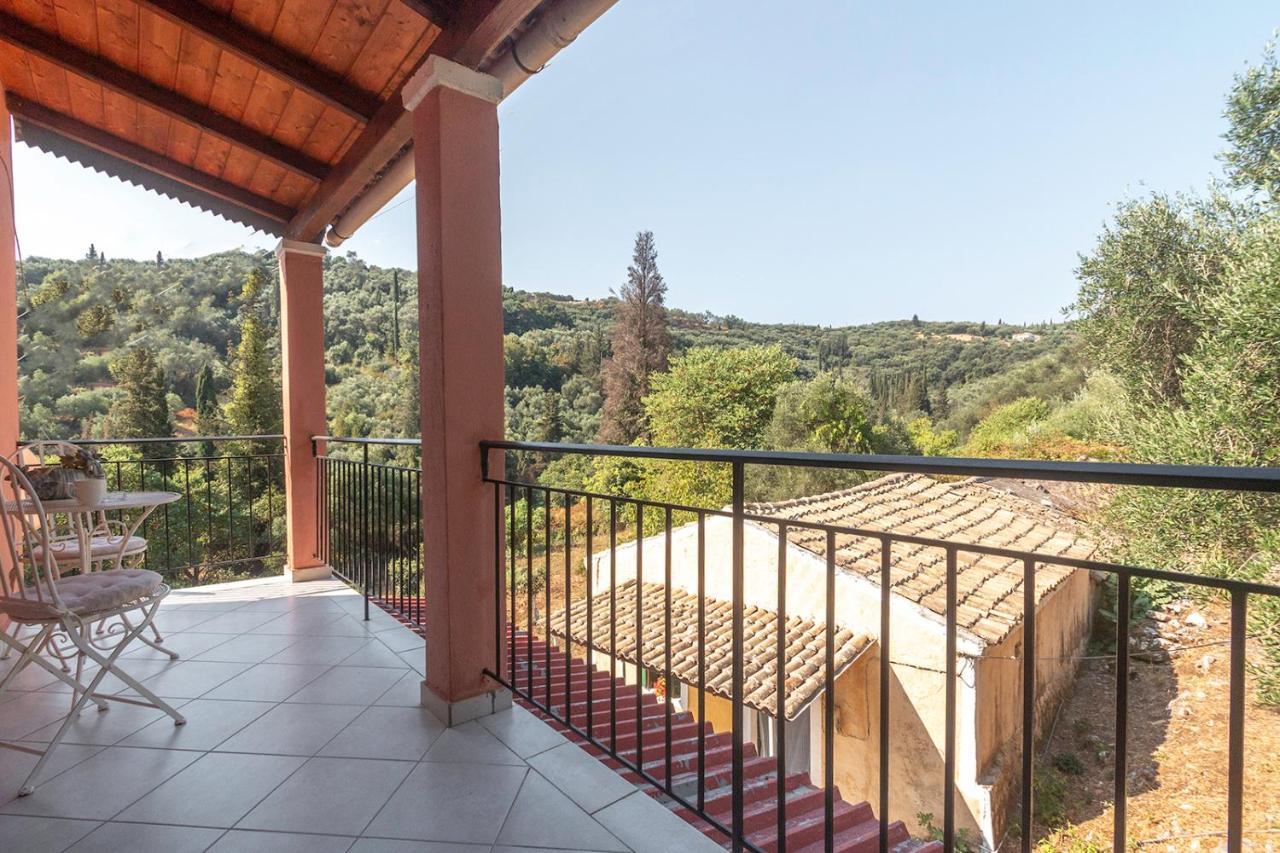Ilia'S Holiday Home Peritheia Esterno foto