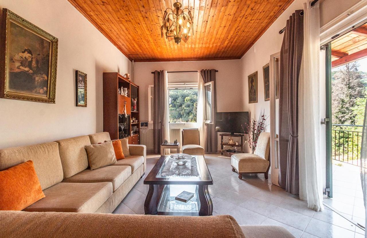 Ilia'S Holiday Home Peritheia Esterno foto