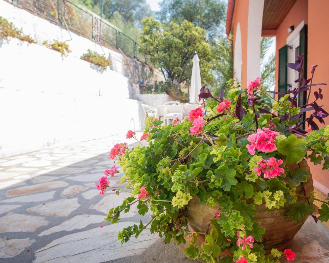 Ilia'S Holiday Home Peritheia Esterno foto