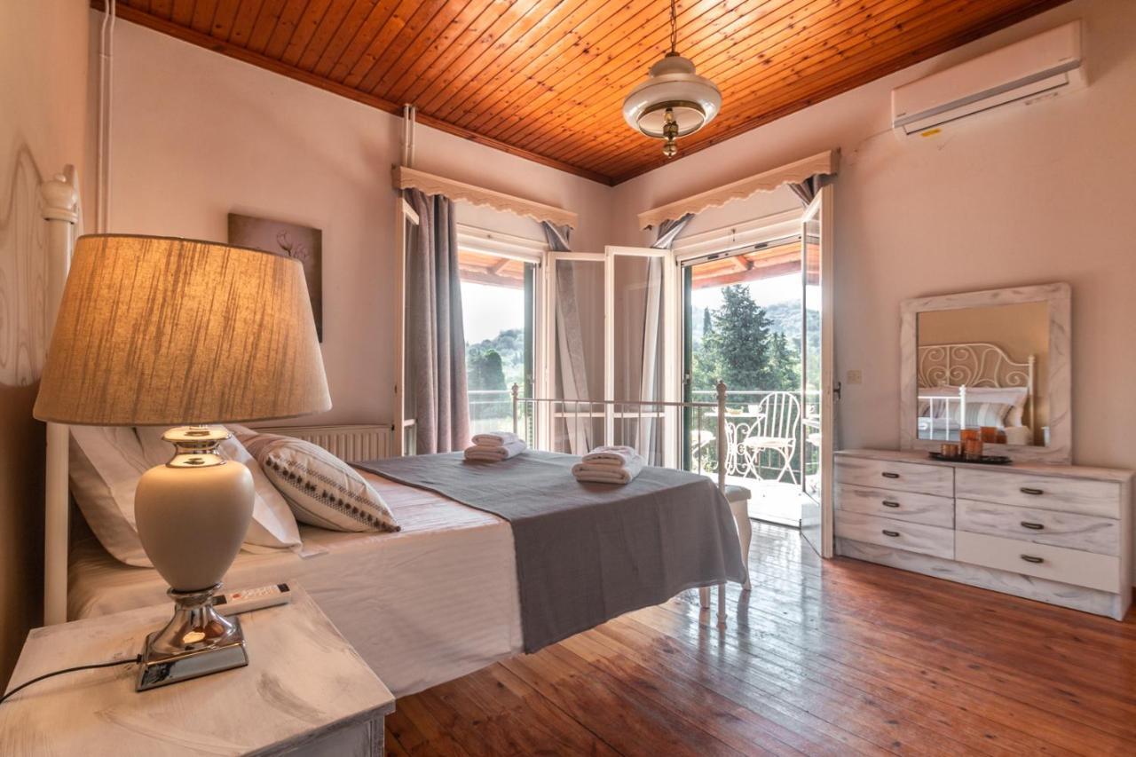 Ilia'S Holiday Home Peritheia Esterno foto