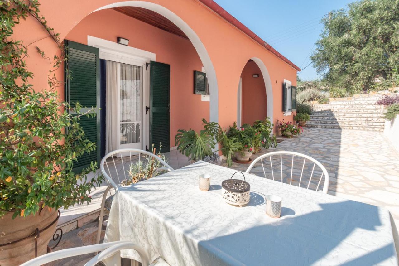 Ilia'S Holiday Home Peritheia Esterno foto